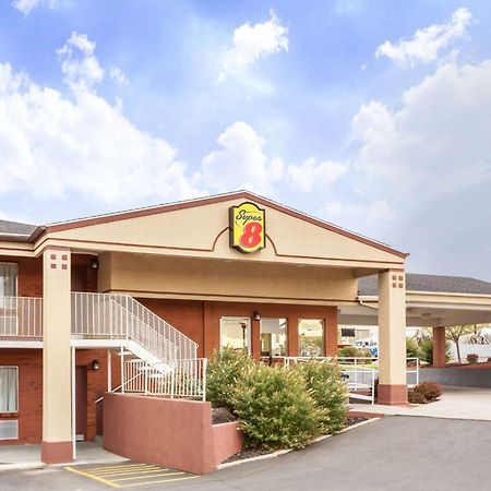 Super 8 By Wyndham Salina/Scenic Hills Area Hotel Bagian luar foto