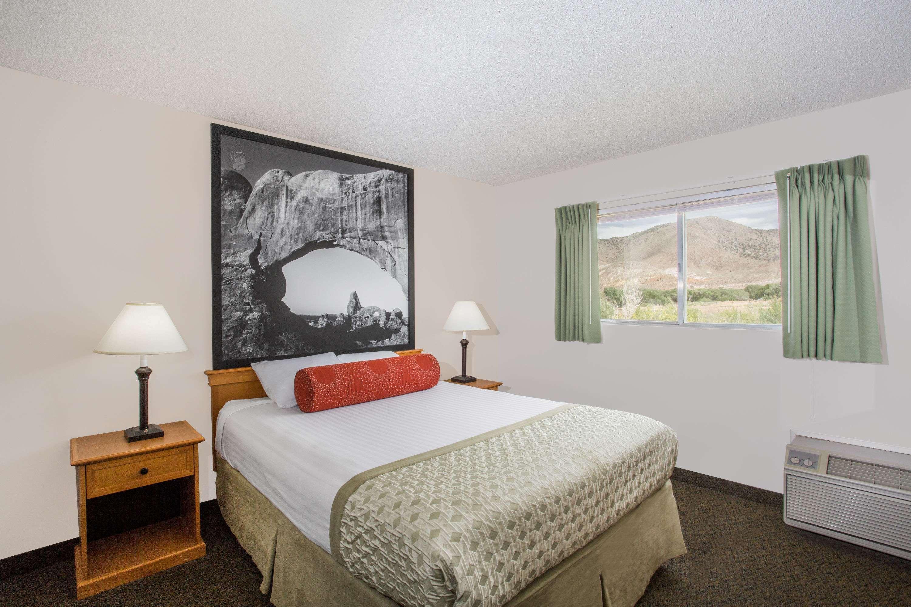 Super 8 By Wyndham Salina/Scenic Hills Area Hotel Bagian luar foto